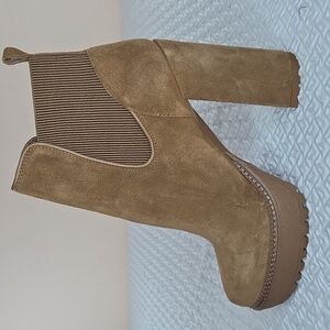 Gianni Bini Raanta Elegant Tan Suede Ankle Boots 11M Platform Lug Suede